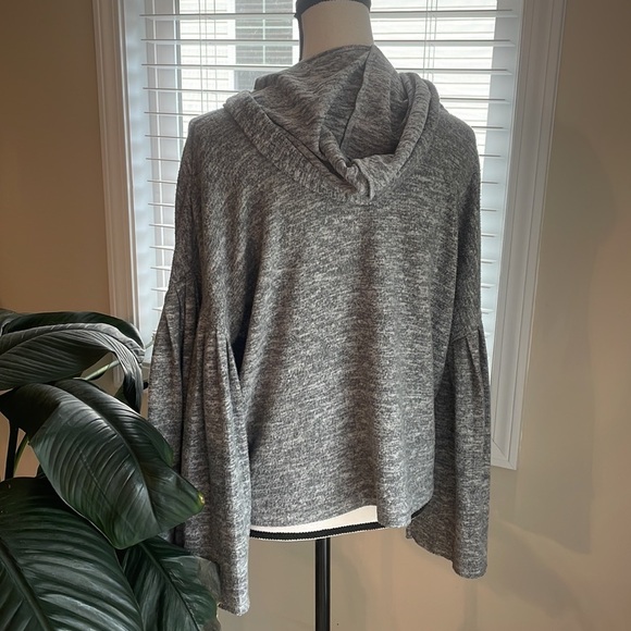 Skylar and jade bell sleeve pull over sweater - Picture 3 of 4